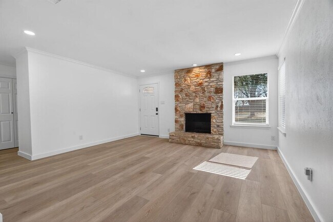 Building Photo - 8400 Seminary Ridge Dr