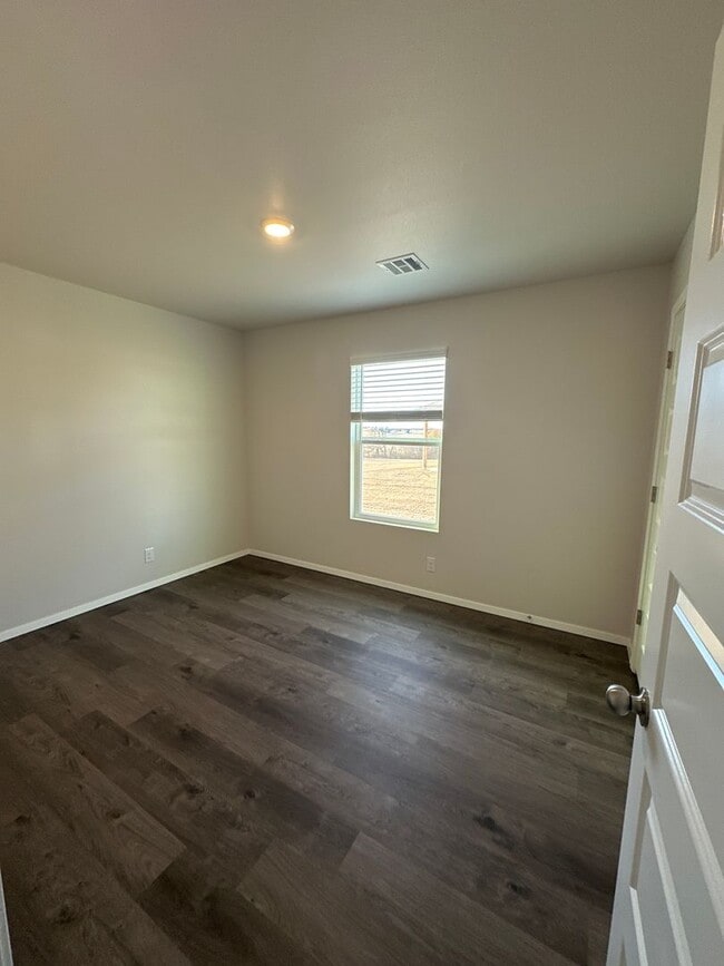 Building Photo - Three Bedroom | Two Bathroom Home in Claremore