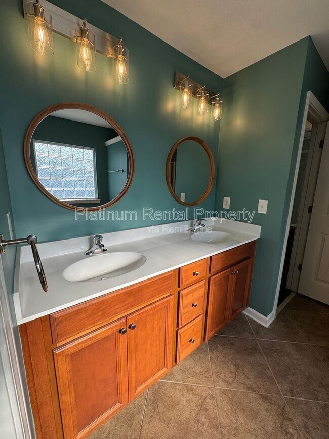 Building Photo - 211 Creek Side Pass