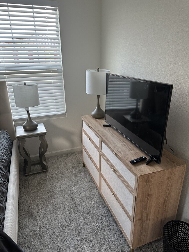 Building Photo - 2295 Iron Point Rd