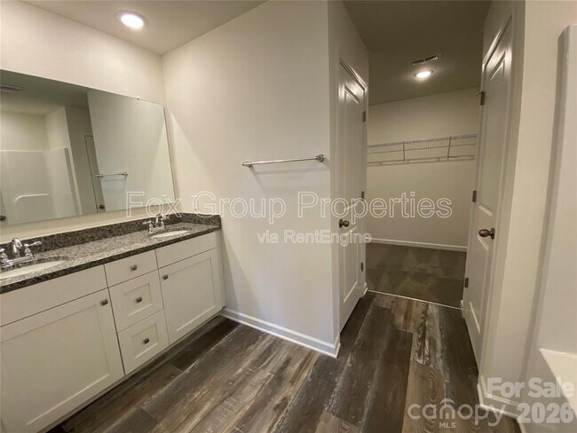 Building Photo - 1662 Nicholas Way