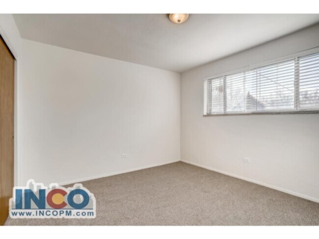 Building Photo - Lovely Two bedroom two bath in Lakewood!!
