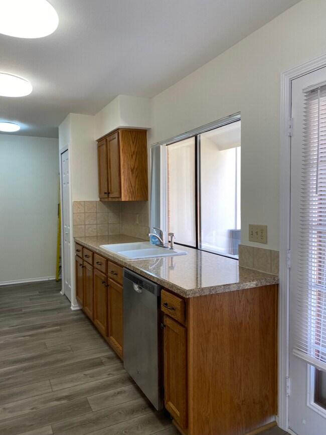 Kitchen - 2429 Majestic Dr
