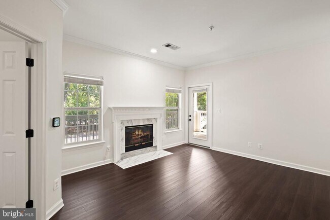 Building Photo - 1704 Lake Shore Crest Dr