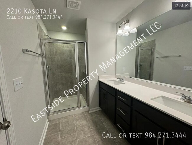 Building Photo - 2210 Kasota Ln