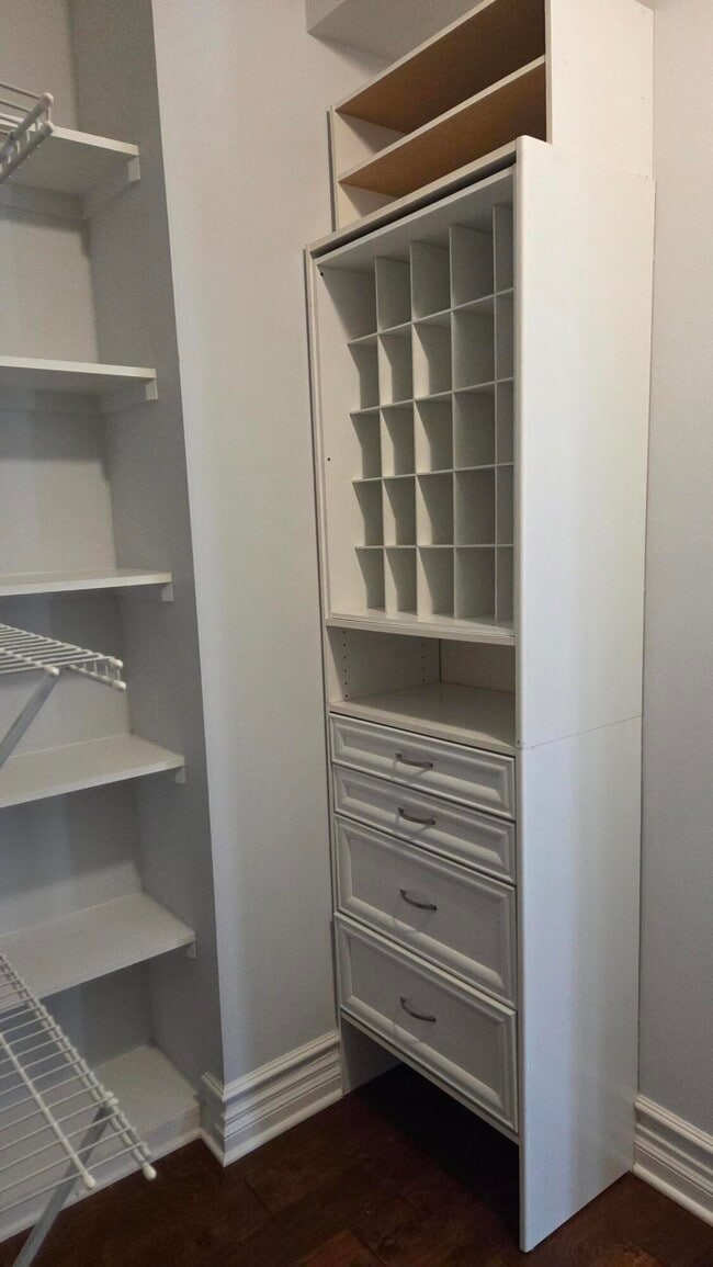 Building Photo - 934 W Huron St