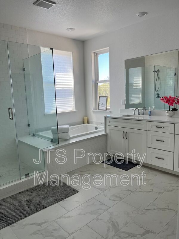Building Photo - 4070 Monterey Grv