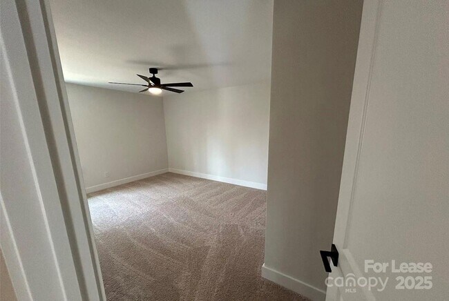 Building Photo - 302 Lester Davis Rd