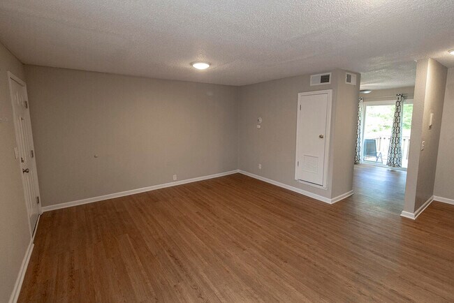 Building Photo - 105 N Garth Ave