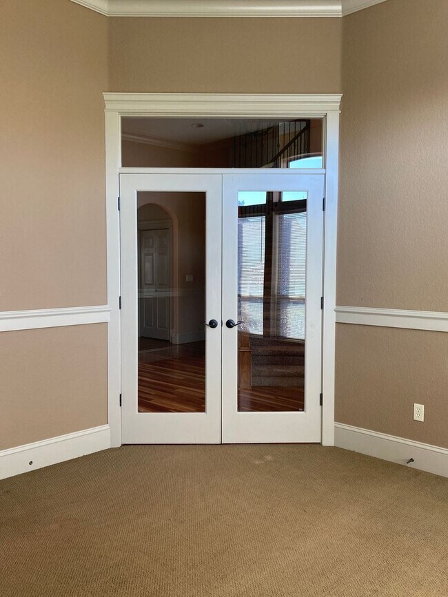 Building Photo - West Meadows Estate 2-Story Home in Salem