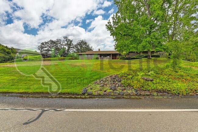 Building Photo - 9635 Oak Leaf Way