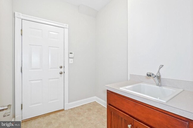 Building Photo - 3530 Schuerman House Dr