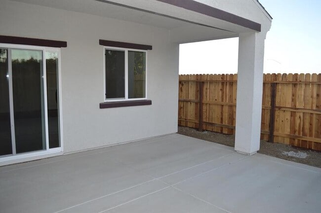 Building Photo - 573 Bedfordshire Dr