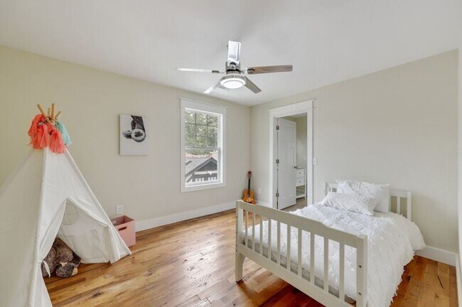 Building Photo - 1332 Lischey Ave