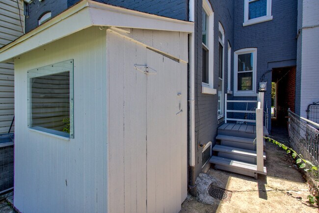 Building Photo - 1115 Frances Ave