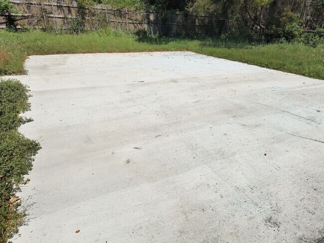 Building Photo - Newly Remodeled 3 Bedroom 1 1/2 Bath Home