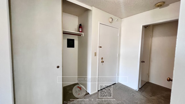 Building Photo - Waterfront 1 bedroom located at the resort style Watergate complex included ameneties, water, gar...