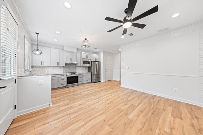 Building Photo - 305 Willingham Dr