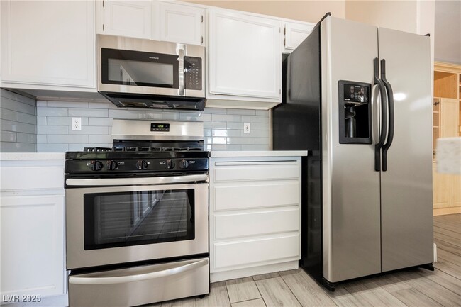 Building Photo - 138 Cam Capri