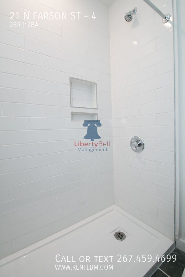 Building Photo - 21 Farson St