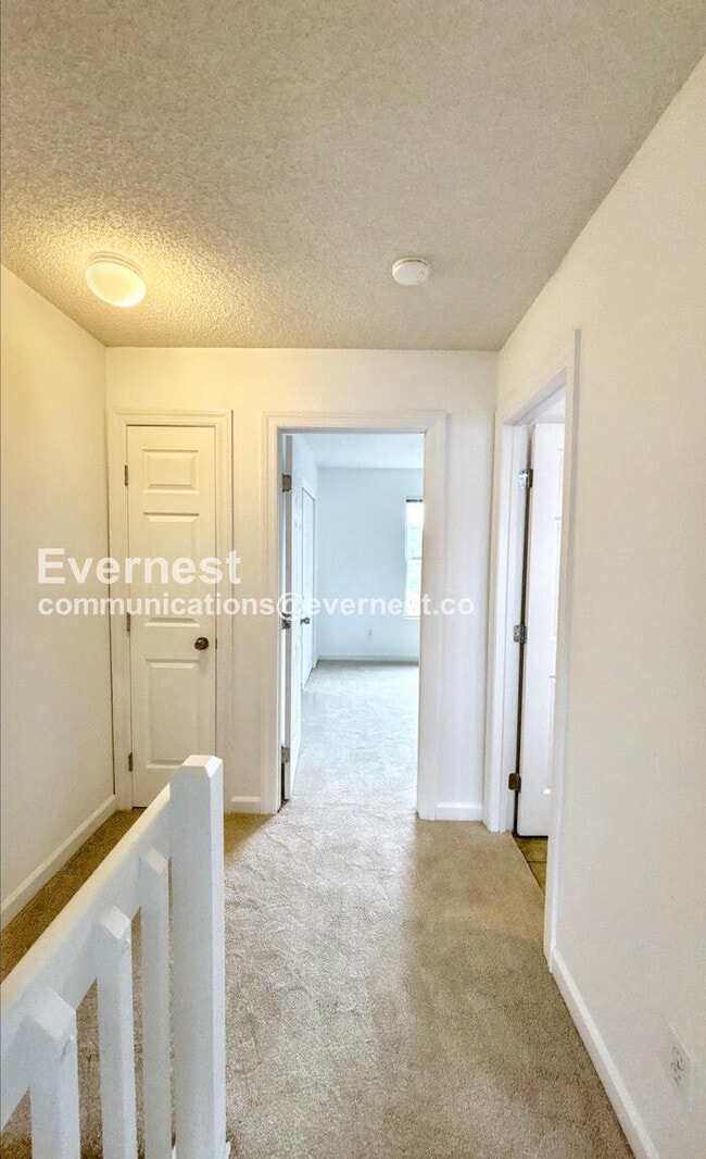 Building Photo - Spacious Condo with Modern Amenities and Garage Parking