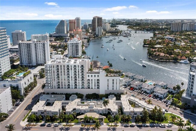 Building Photo - 401 N Birch Rd