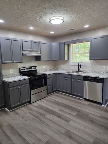 Building Photo - 515 Baron Dr