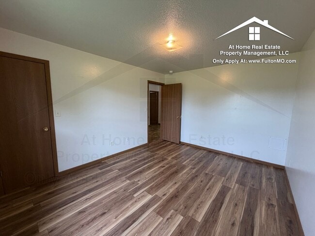 Building Photo - Gates Boulevard 2633–2635 Duplex