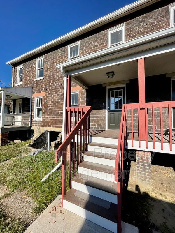 Building Photo - 724 E 7th Ave