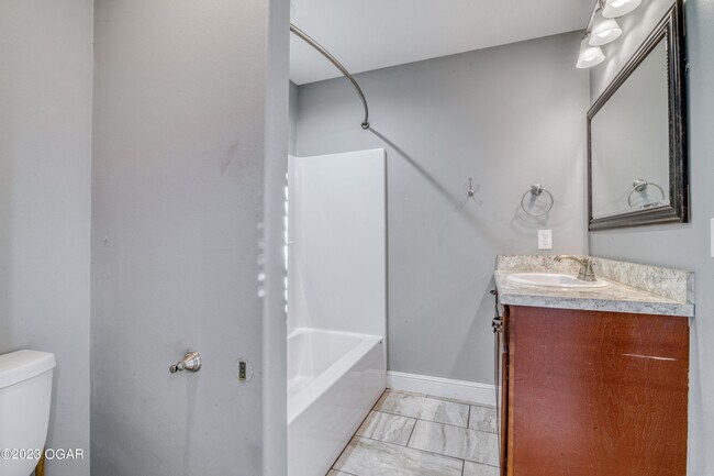 Building Photo - 2225 S Porter Ave