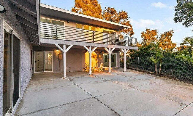 Primary Photo - Modern 2 Bed, 2 Bath Bay Park Gem with Exp...