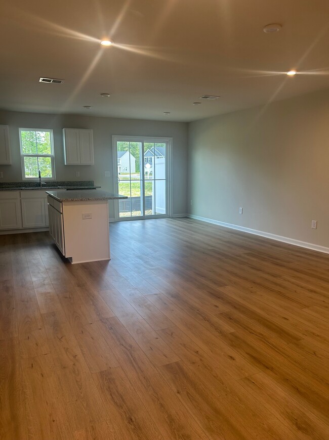 Building Photo - 284 Meadows Dr