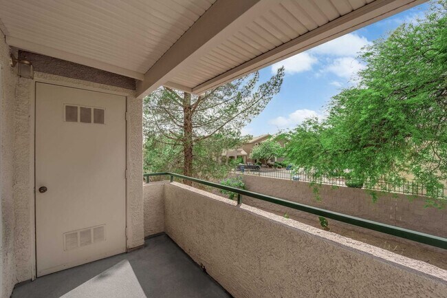 Building Photo - 5710 E Tropicana Ave