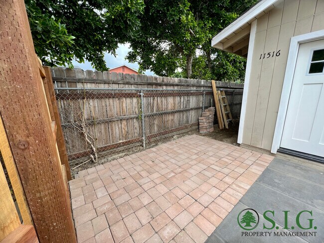 Building Photo - 11516 Kelowna St