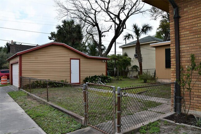 Building Photo - 4501 Avenue N 1/2 Rear