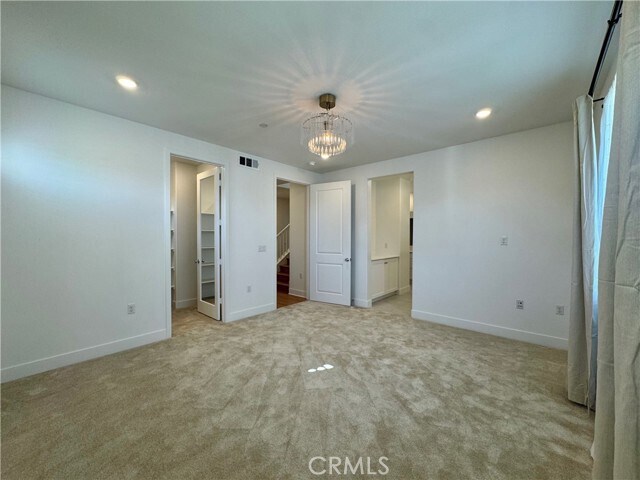Building Photo - 450 Lobata