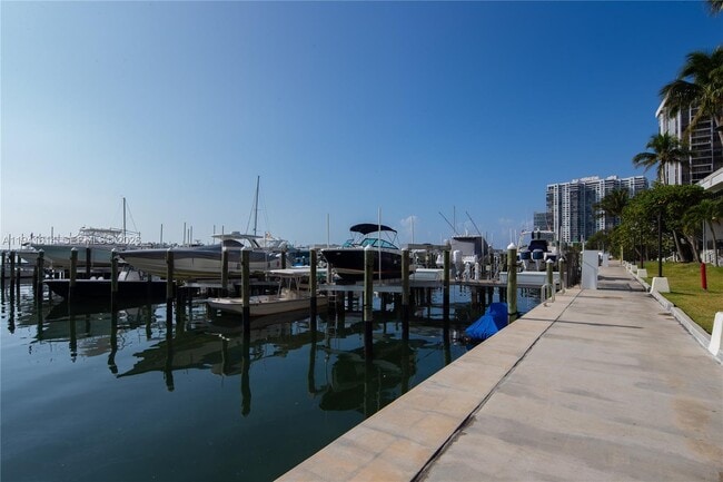 Building Photo - 1865 Brickell Ave