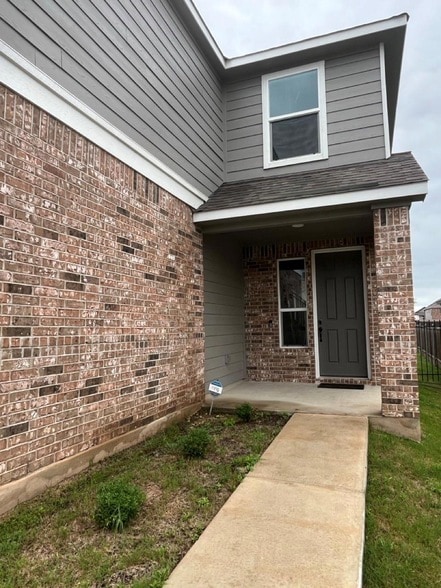 Building Photo - 7311 Gray Catbird Dr