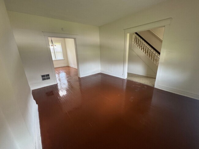Building Photo - Delightful 3-bedroom, 1-bathroom single-fa...