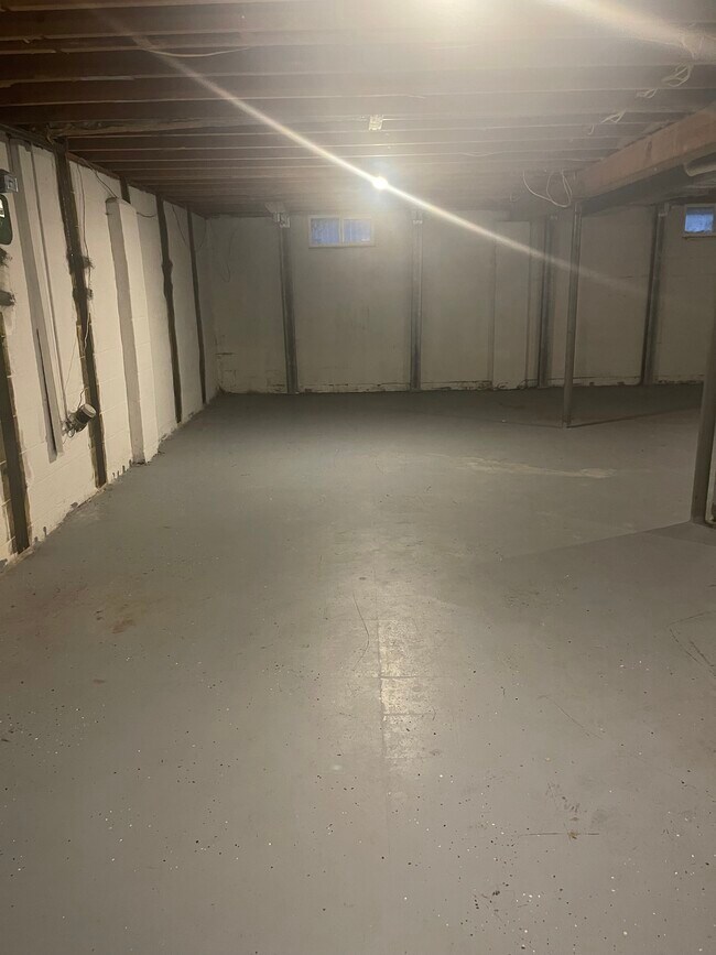 Building Photo - 3481 Reaver Ave