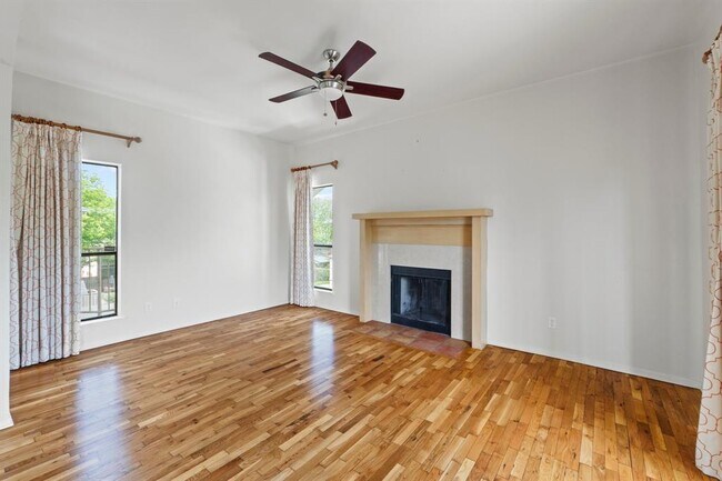 Building Photo - 409 E 38th St