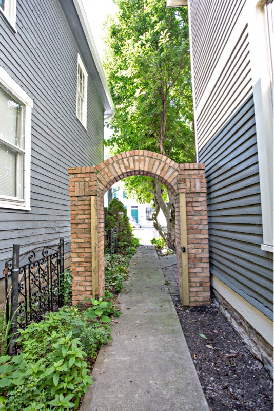 Building Photo - 114 W Main St