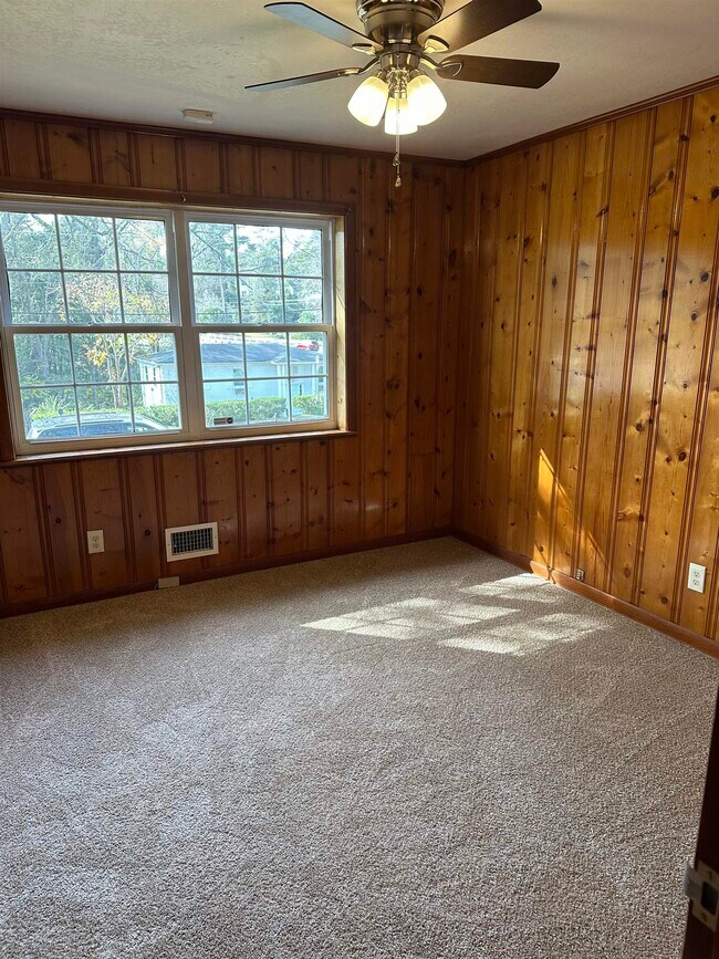 Building Photo - 1406 Devils Dip