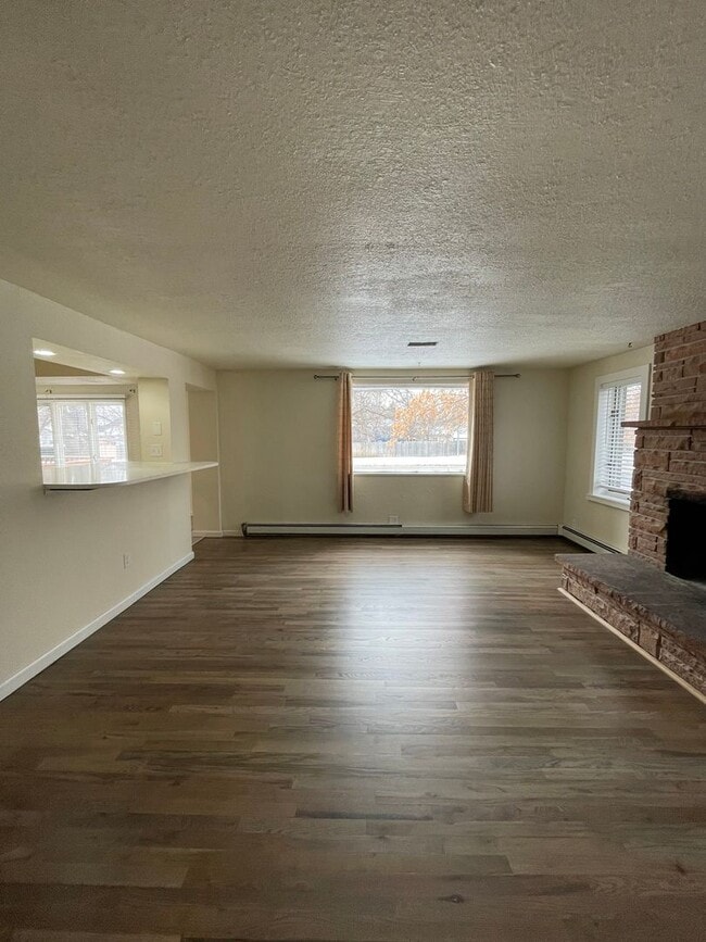 Building Photo - STUDENTS WELCOME! Spacious 3-Bedroom / 1-Bath Duplex w/ Fenced Backyard
