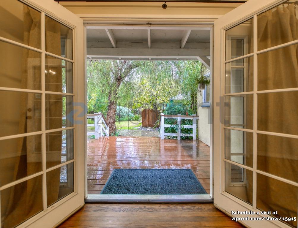 Building Photo - 5142 Balboa Blvd