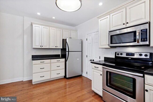 Building Photo - 220 S Matlack St