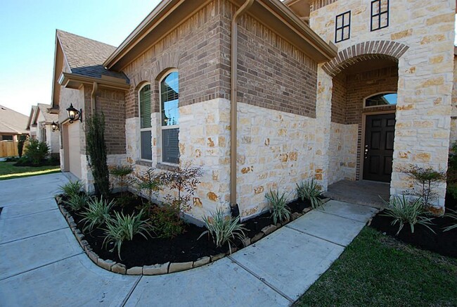 Building Photo - 5623 S Denham Ridge Ln