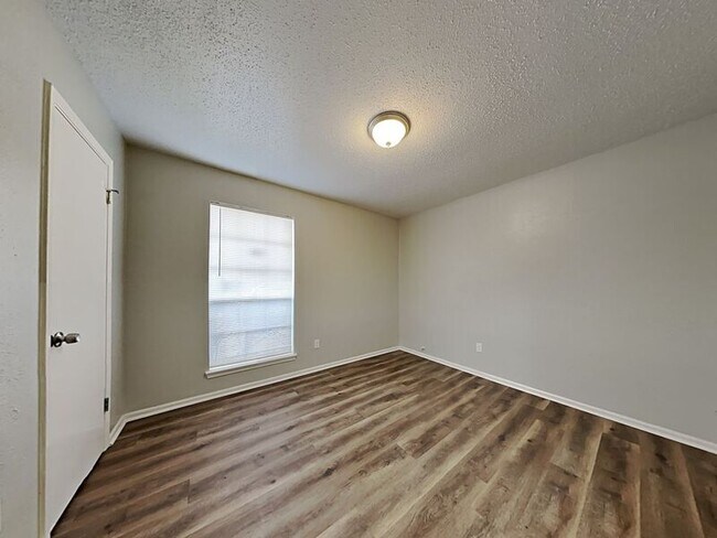 Building Photo - 3500 Brambleton Pl