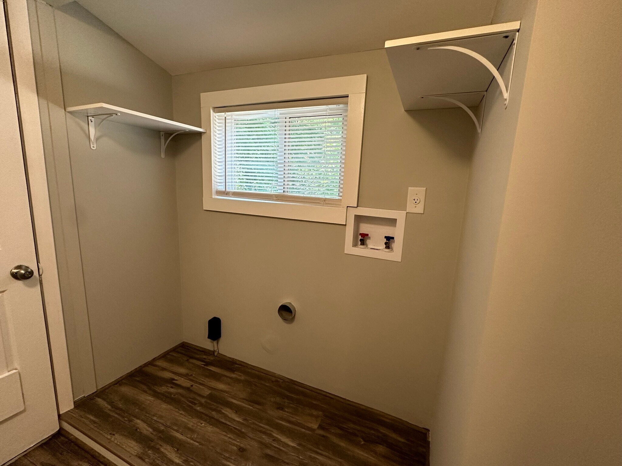 Laundry area with washer/dryer hookups - 371 Old Hendersonville Highway