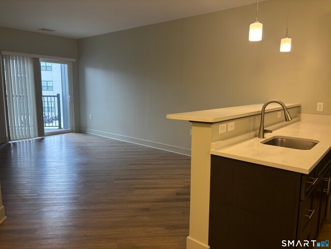 Building Photo - 75 Marlborough St